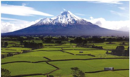 Photo of Mt Taranaki with snow covering