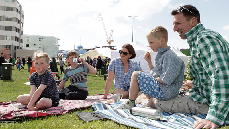 Families from australia in new zealand having a picnic